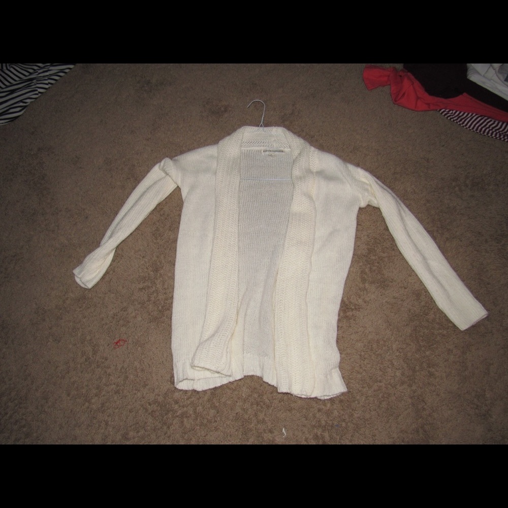 Cute cream knot sweater Child Large